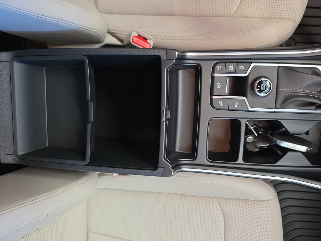 Certified 2025 Kia Sorento S FWD image 36