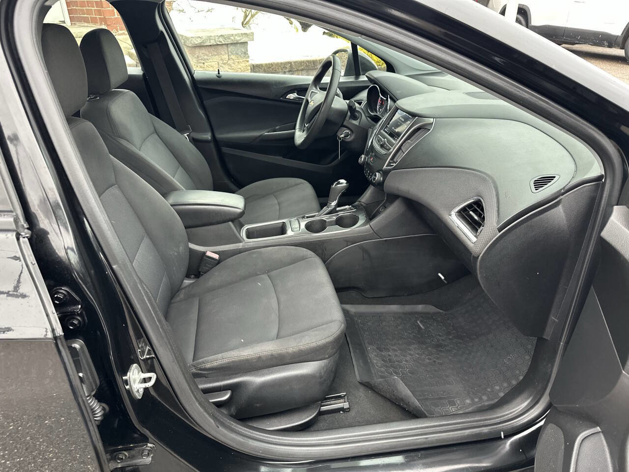 Used 2019 Chevrolet Cruze LS FWD image 23