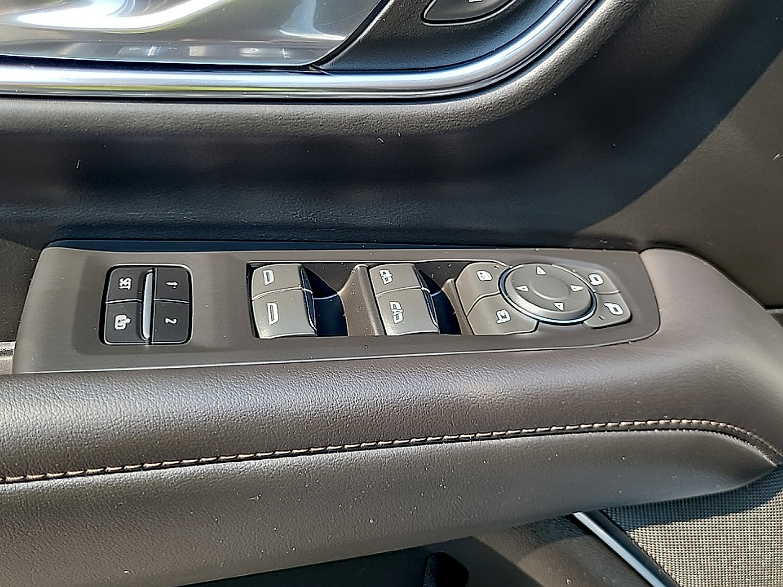 Used 2024 Chevrolet Suburban High Country AWD/4WD image 17
