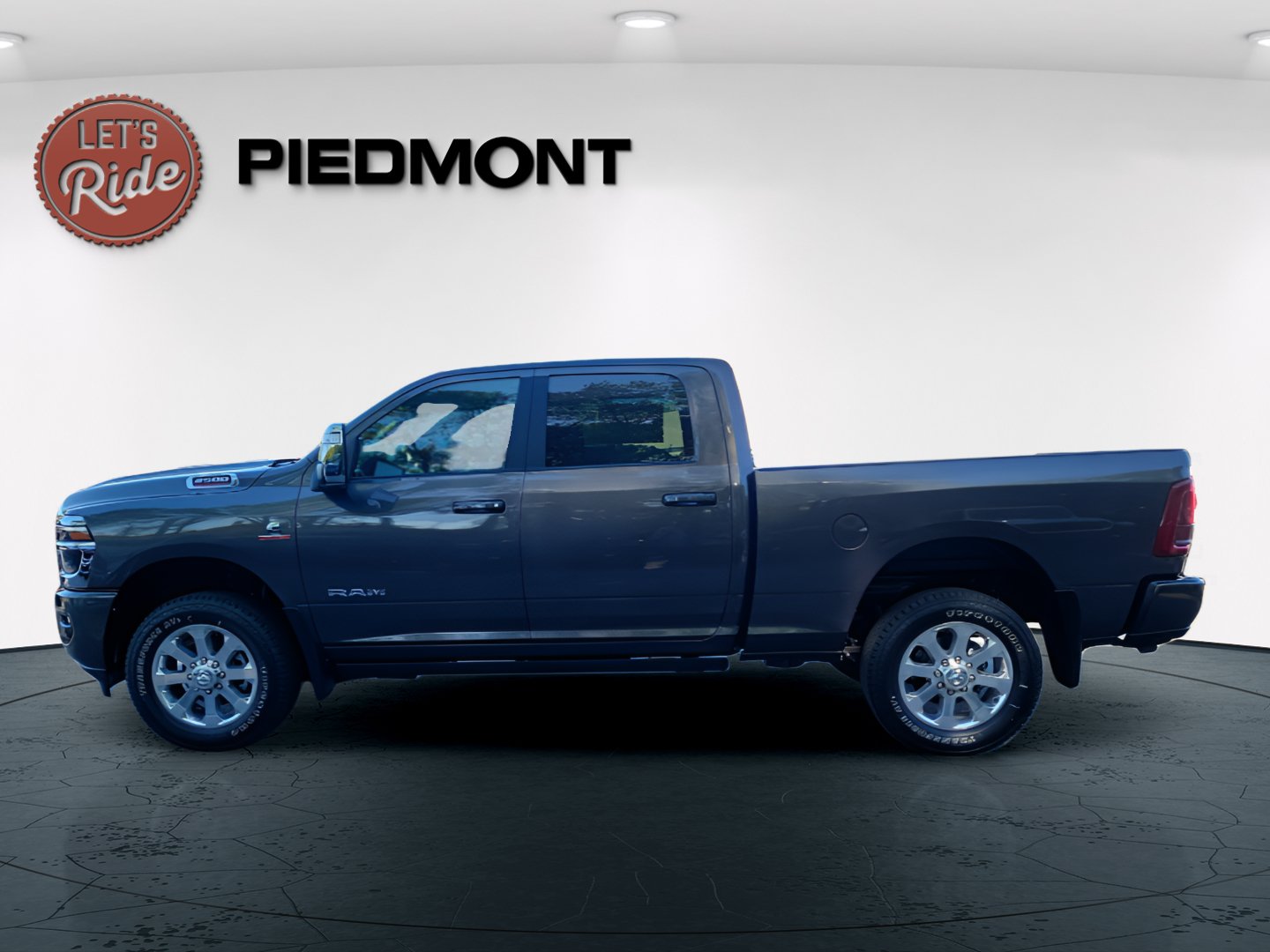 New 2026 RAM 2500 Laramie AWD/4WD image 9
