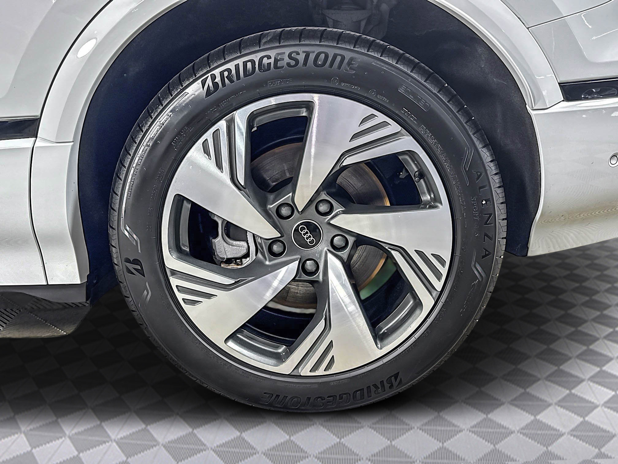 Used 2025 Audi Q6 e-tron Premium Plus image 36