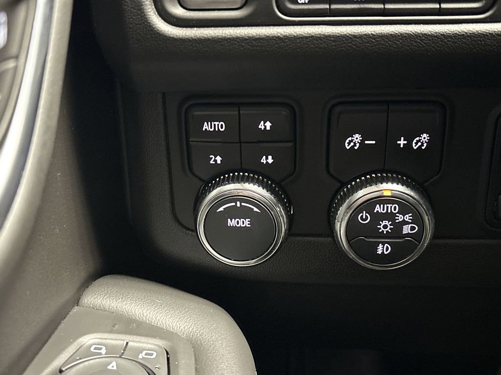 Used 2024 GMC Yukon SLT w/ SLT Luxury Package image 59