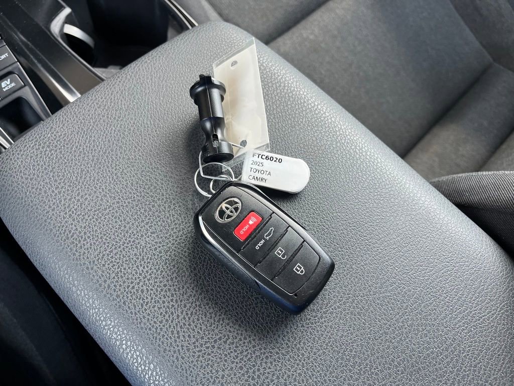 Used 2025 Toyota Camry LE image 30