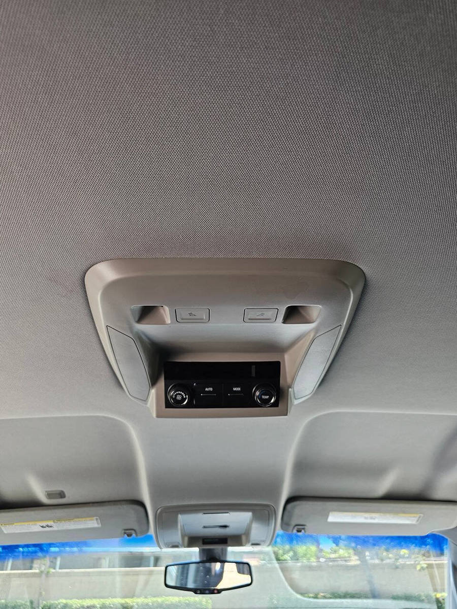 Used 2016 Chevrolet Suburban LS RWD image 18