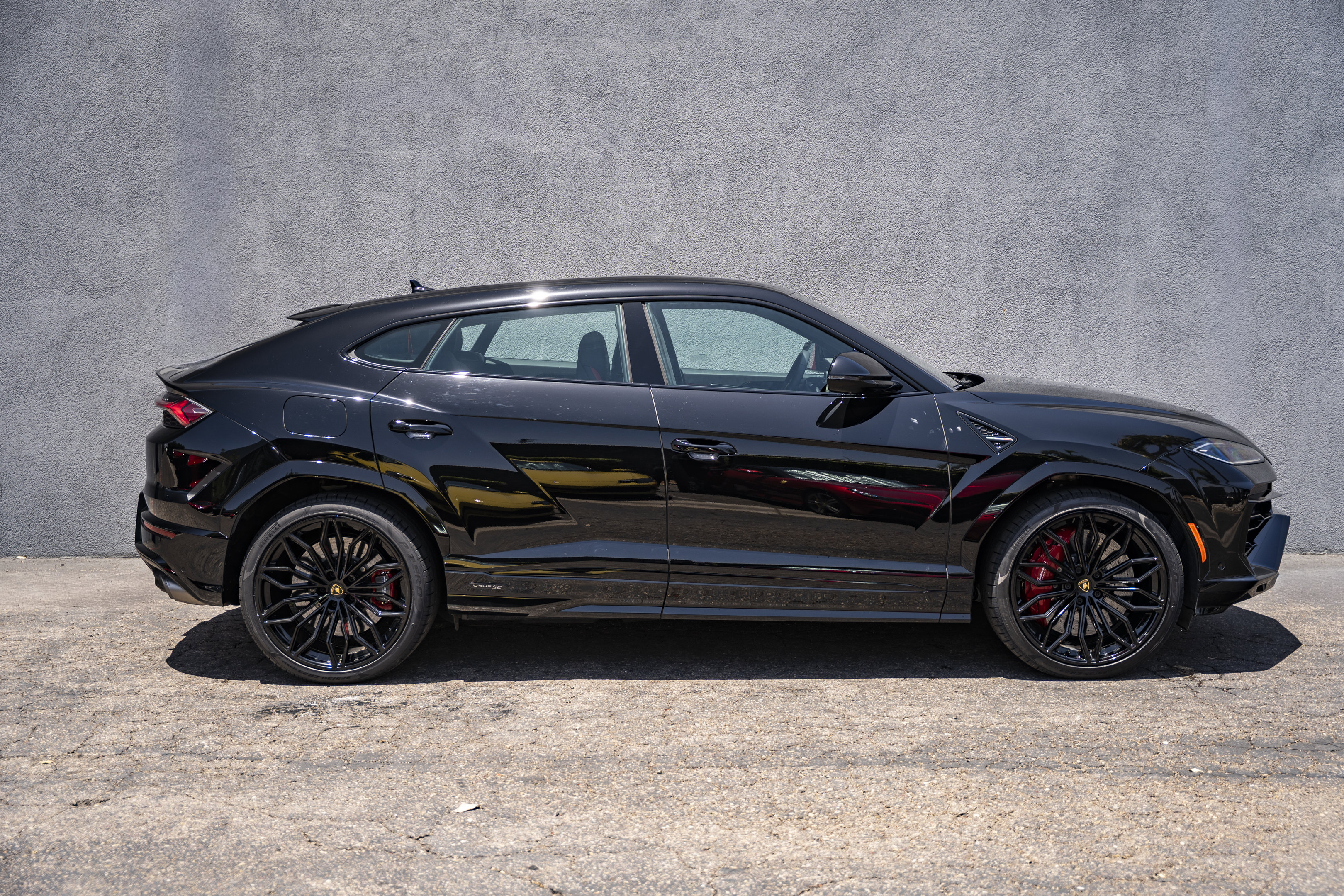 Used 2025 Lamborghini Urus SE AWD/4WD image 6