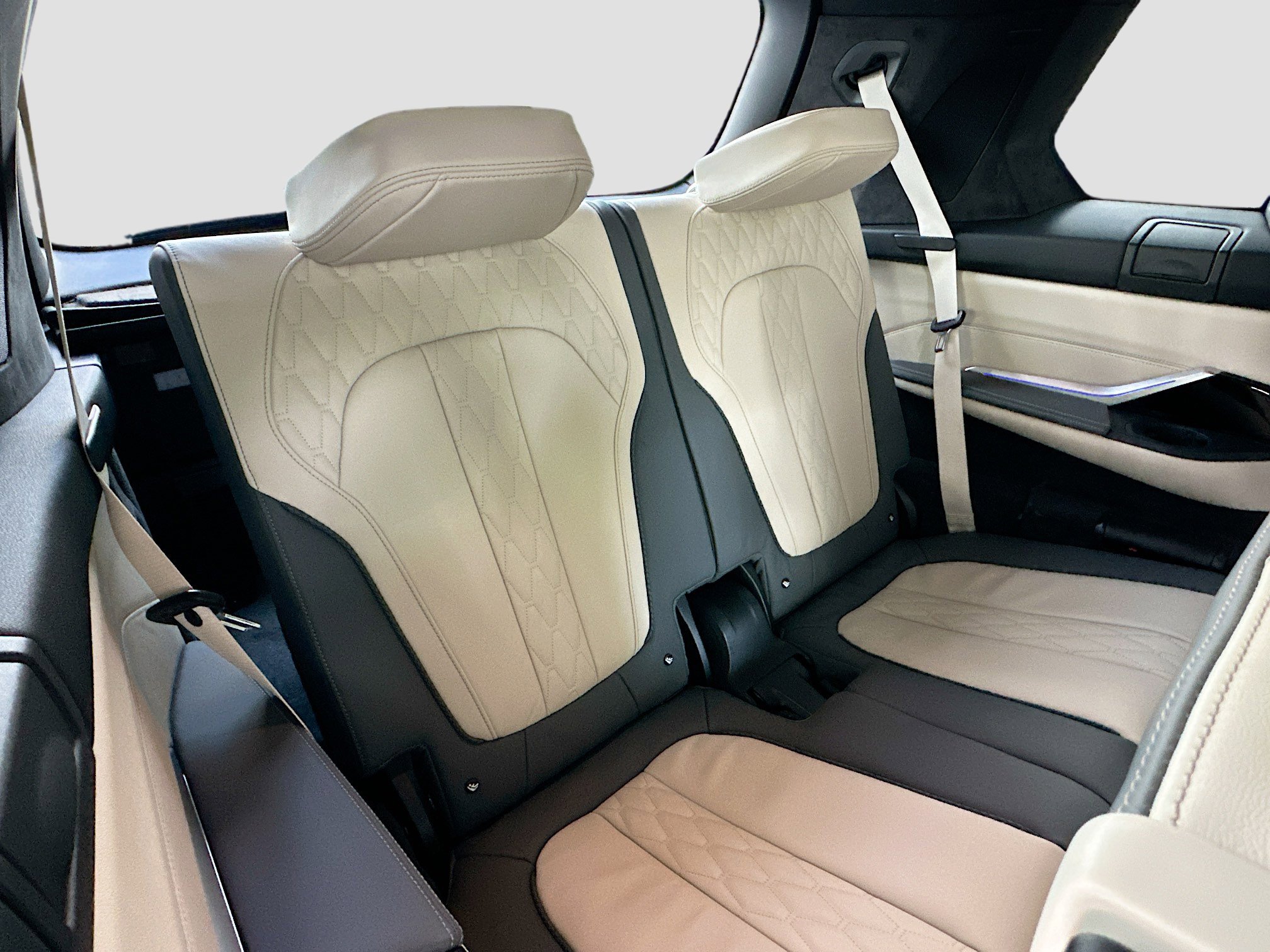 New 2026 BMW ALPINA XB7 image 24