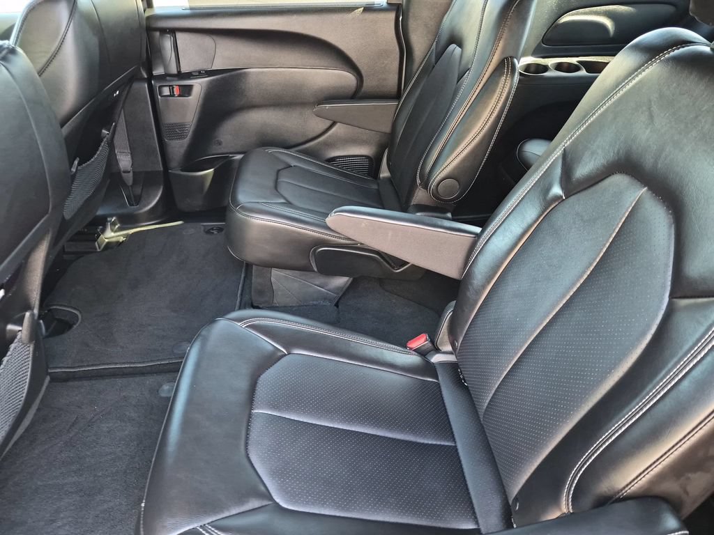 Used 2025 Chrysler Pacifica Select FWD image 16