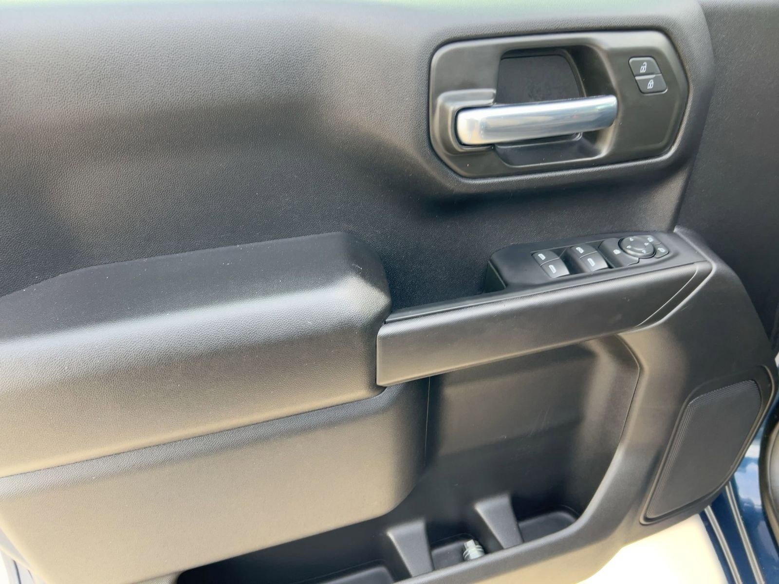 Used 2022 Chevrolet Silverado 1500 Custom image 12