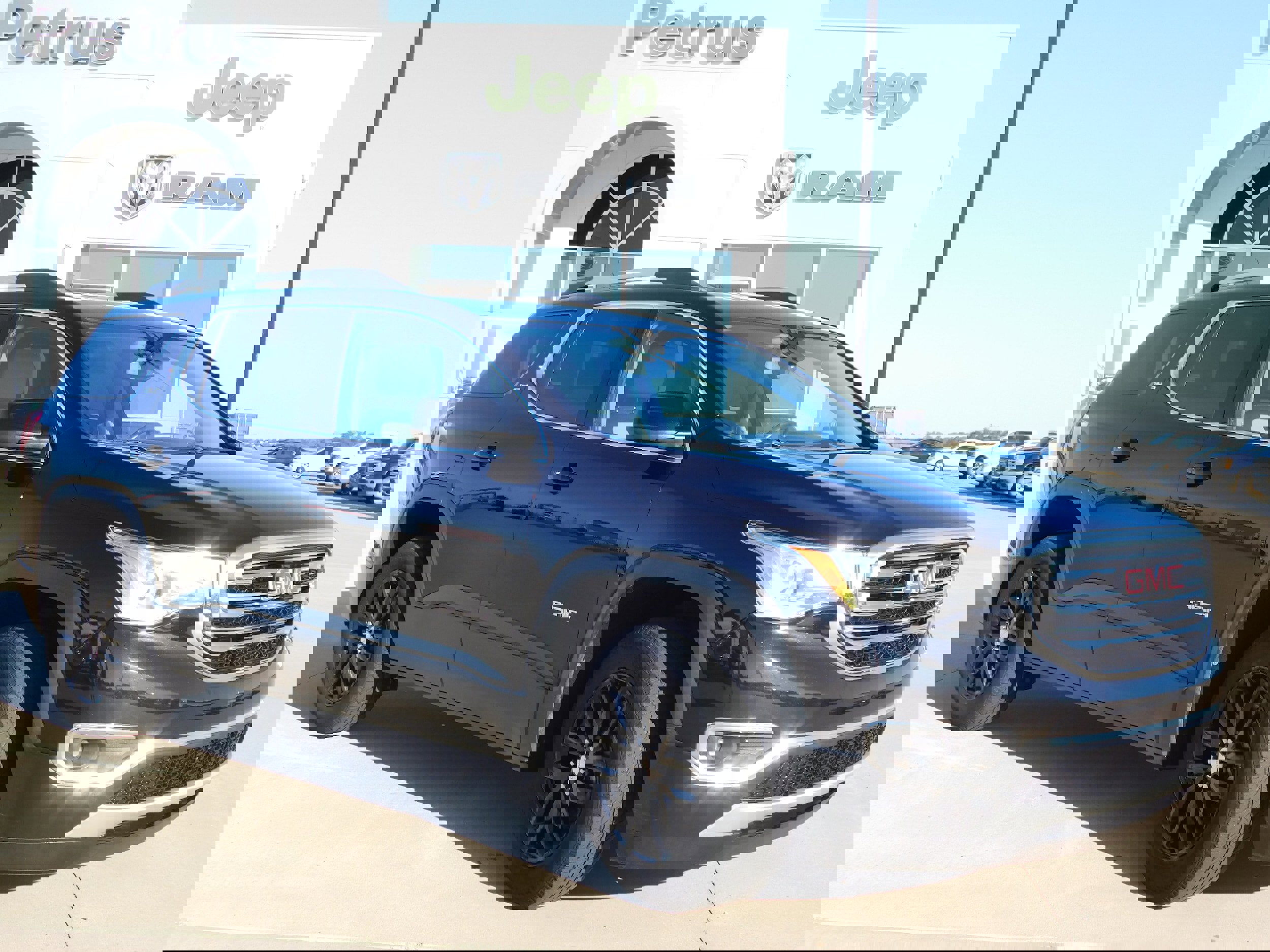 Used 2018 GMC Acadia SLT image 1