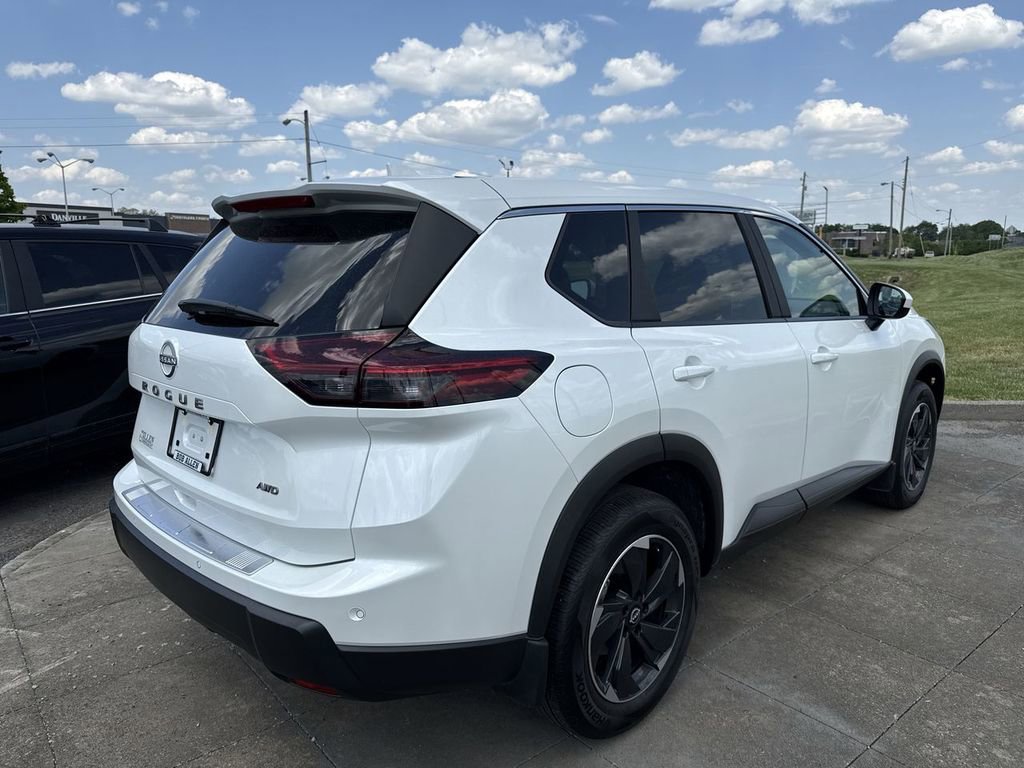 Used 2026 Nissan Rogue SV AWD/4WD image 13