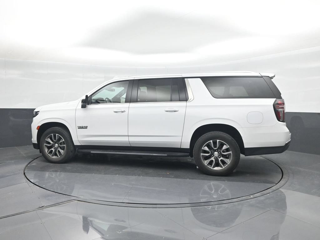 Used 2022 Chevrolet Suburban LT w/ Luxury Package RWD image 27