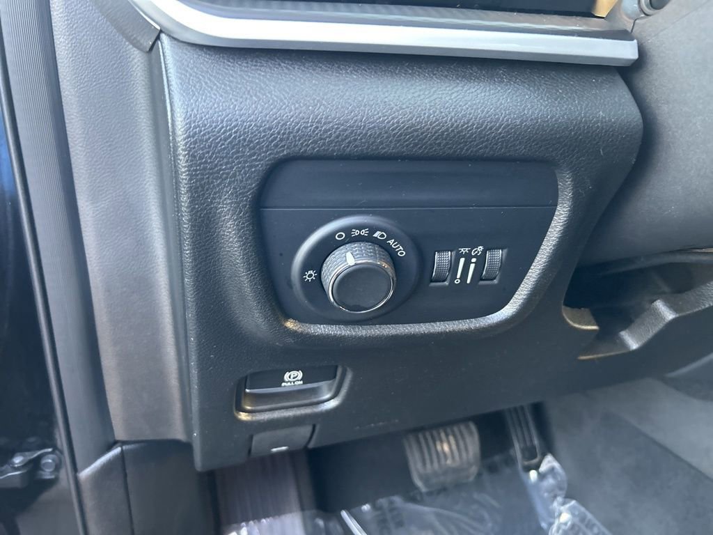 Used 2023 Jeep Grand Cherokee L Laredo image 37