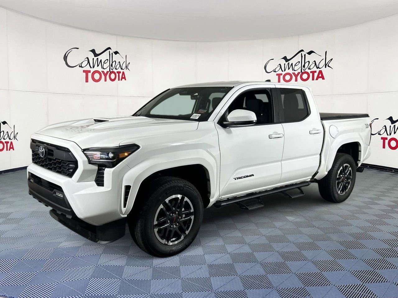 Used 2025 Toyota Tacoma TRD Sport image 2