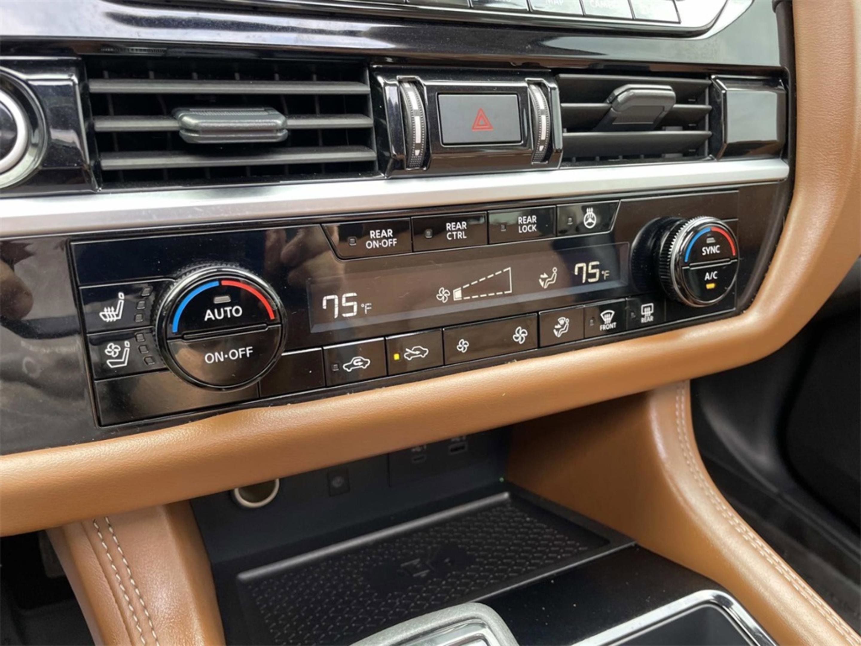 Used 2024 Nissan Pathfinder Platinum w/ Cargo Package image 28