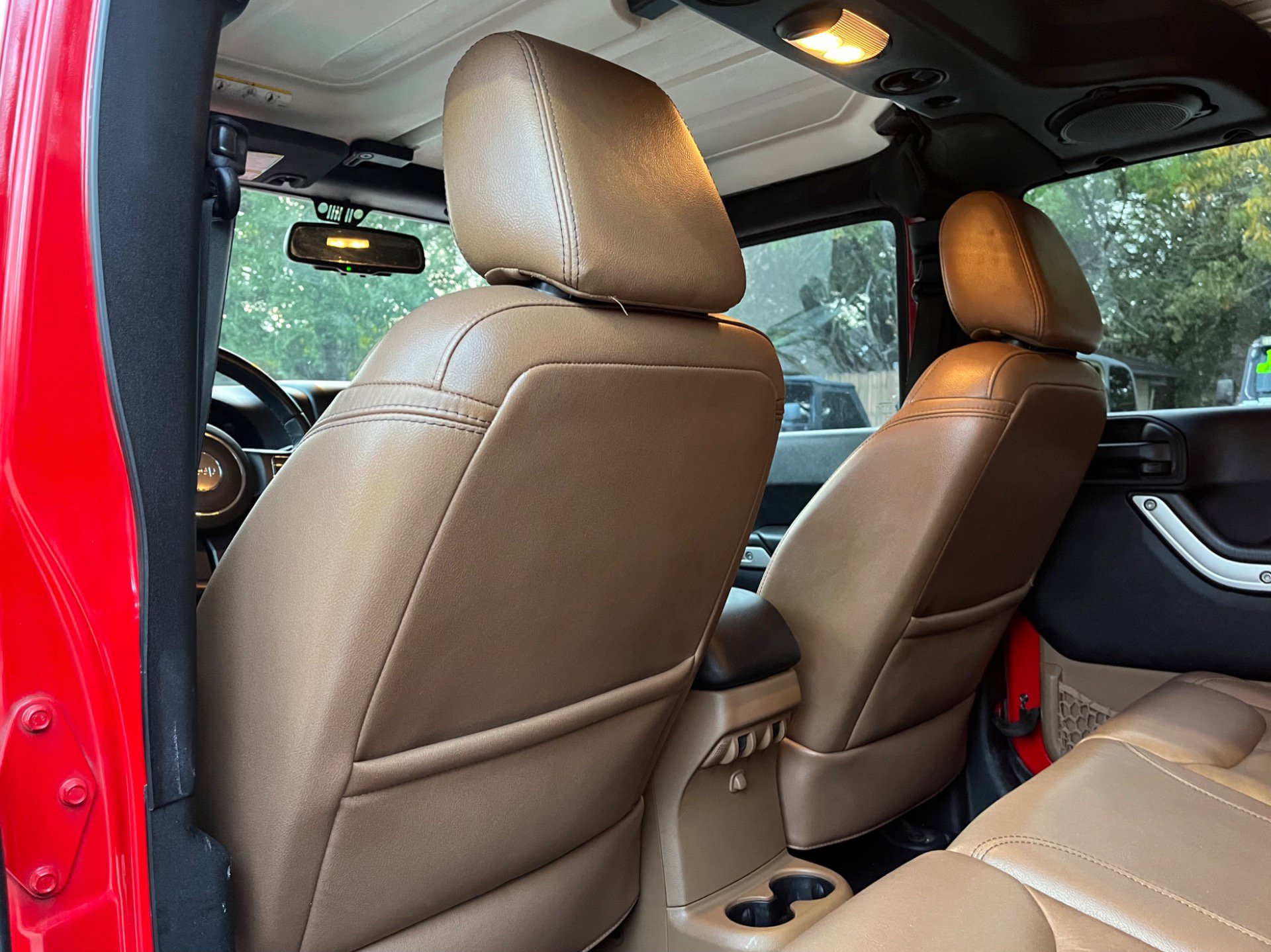 Used 2013 Jeep Wrangler Unlimited Rubicon image 36