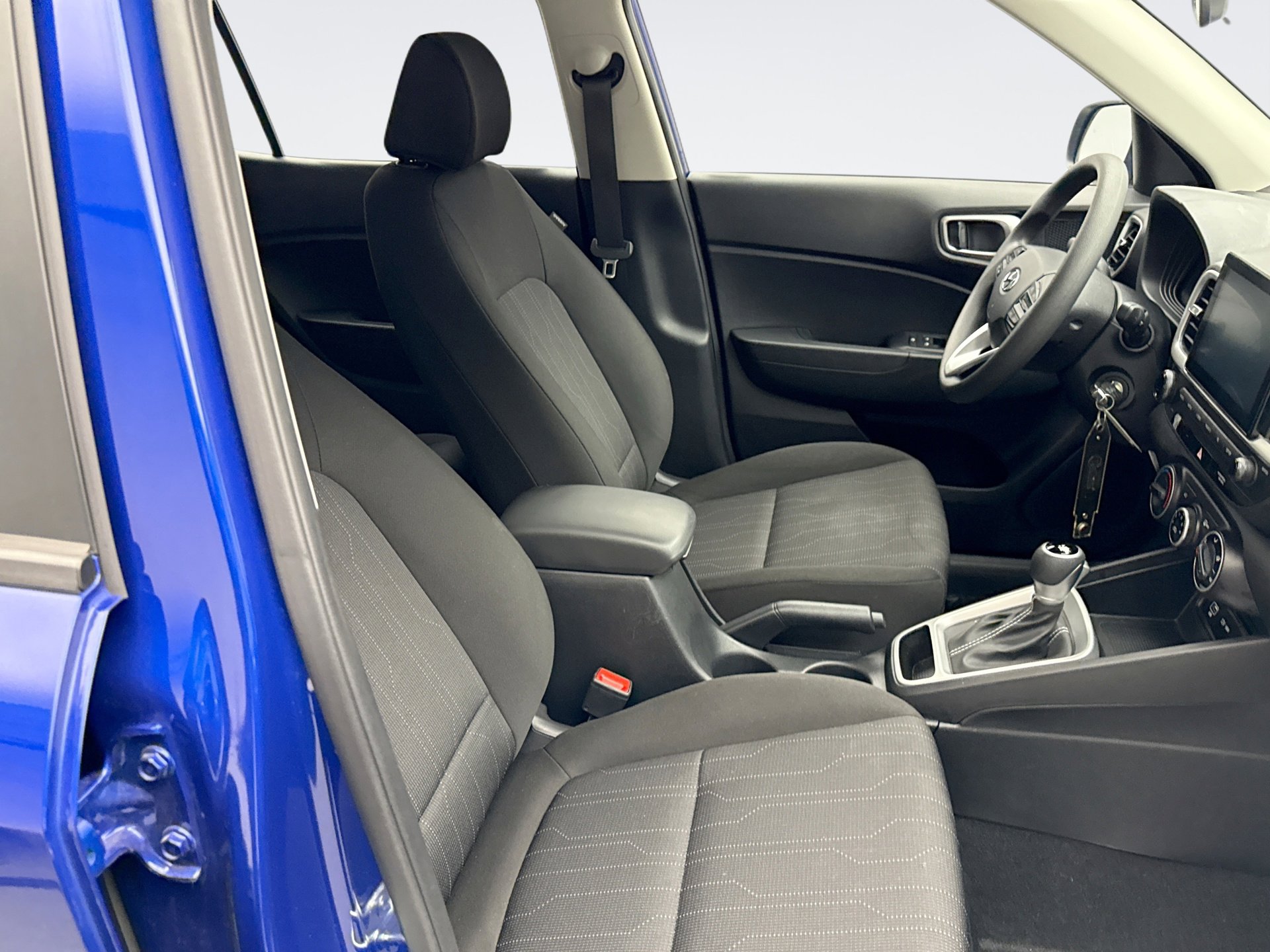 Used 2025 Hyundai Venue SE image 16
