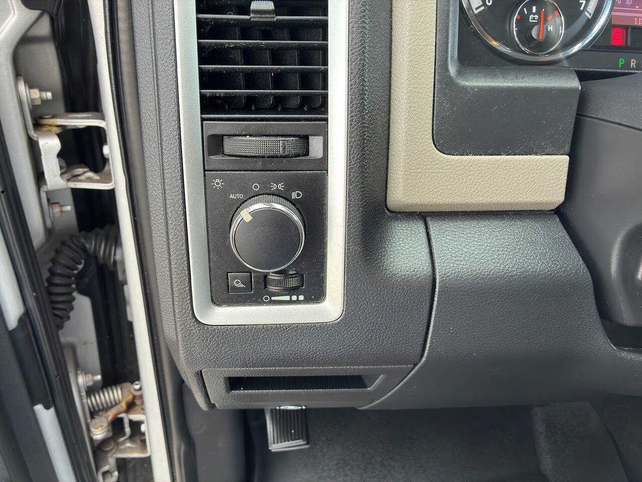 Used 2012 RAM 1500 Classic SLT RWD image 19