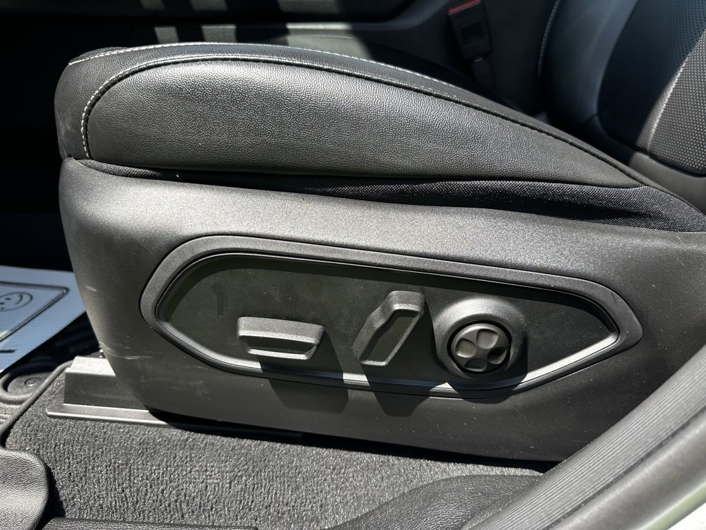Used 2025 Jeep Grand Cherokee Limited w/ Luxury Tech Group II image 9