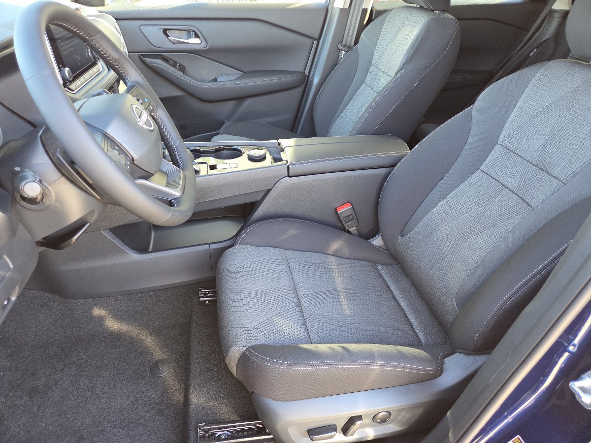 New 2027 Nissan Rogue SV w/ Cold Weather Package AWD/4WD image 25