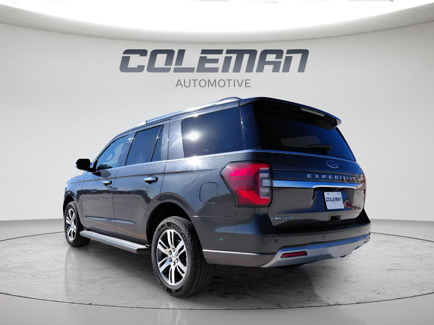 Used 2024 Ford Expedition Limited image 3