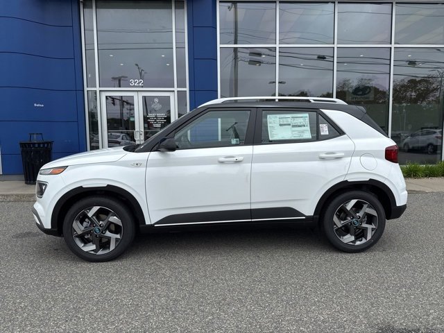 Used 2025 Hyundai Venue Limited image 10