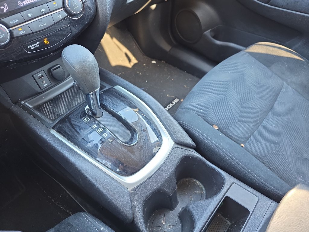 Used 2014 Nissan Rogue SV FWD image 30
