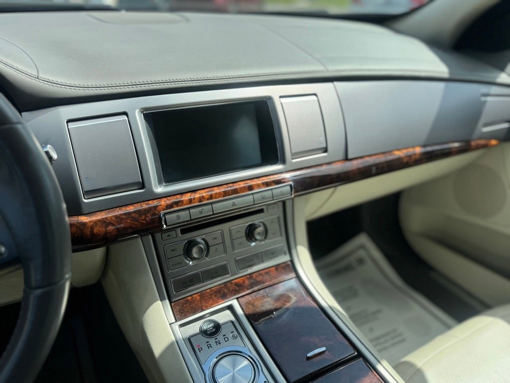 Used 2009 Jaguar XF Premium RWD image 36
