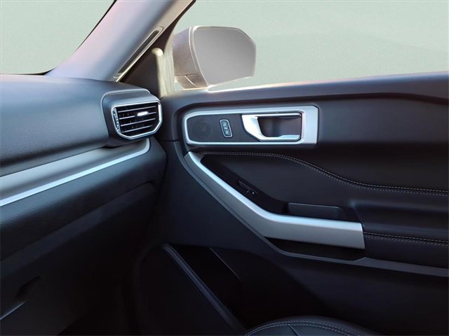 Used 2023 Ford Explorer XLT w/ Equipment Group 202A image 19