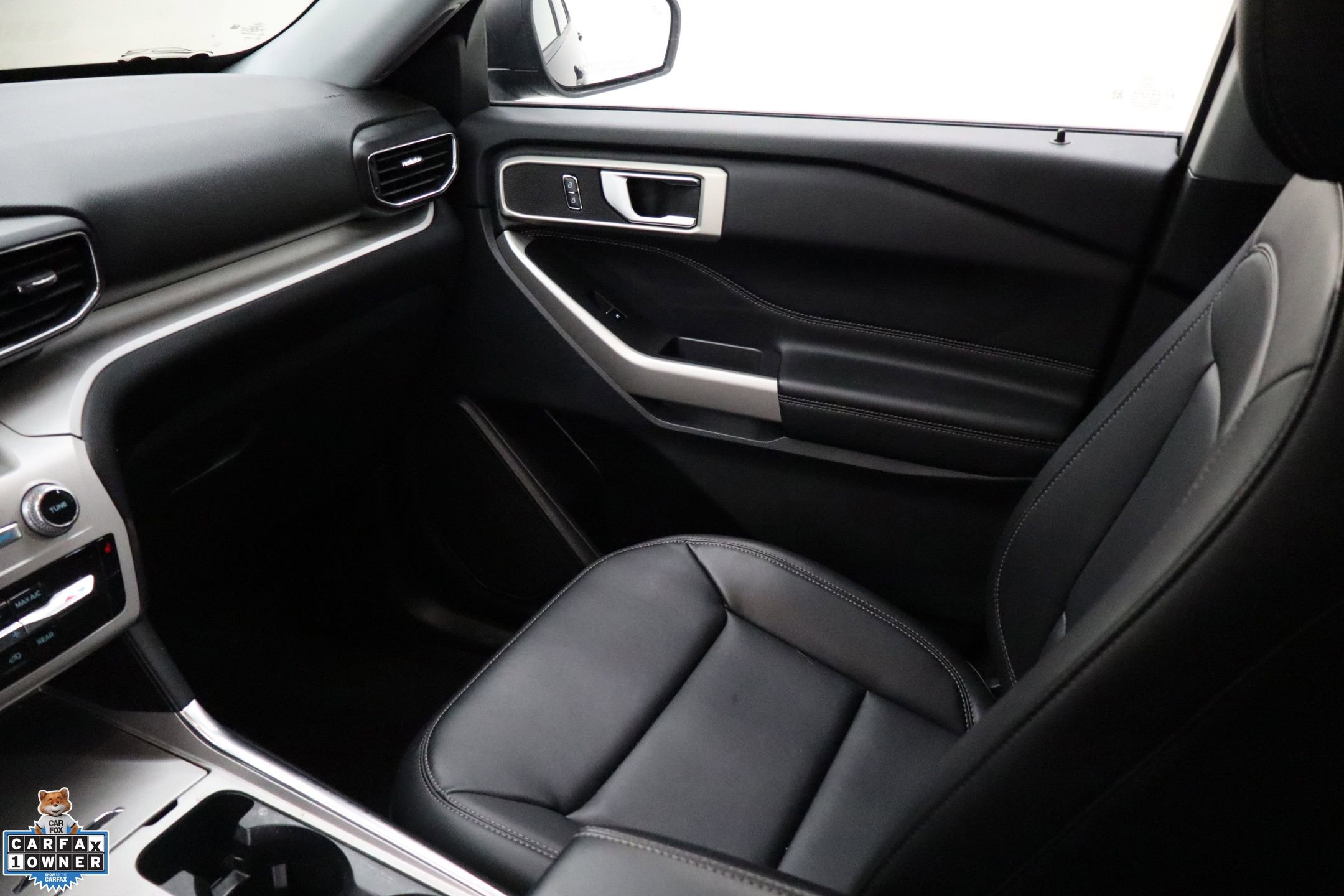 Used 2023 Ford Explorer XLT w/ Equipment Group 202A image 25