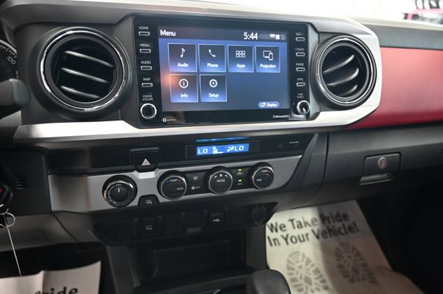 Used 2022 Toyota Tacoma SR5 AWD/4WD image 16