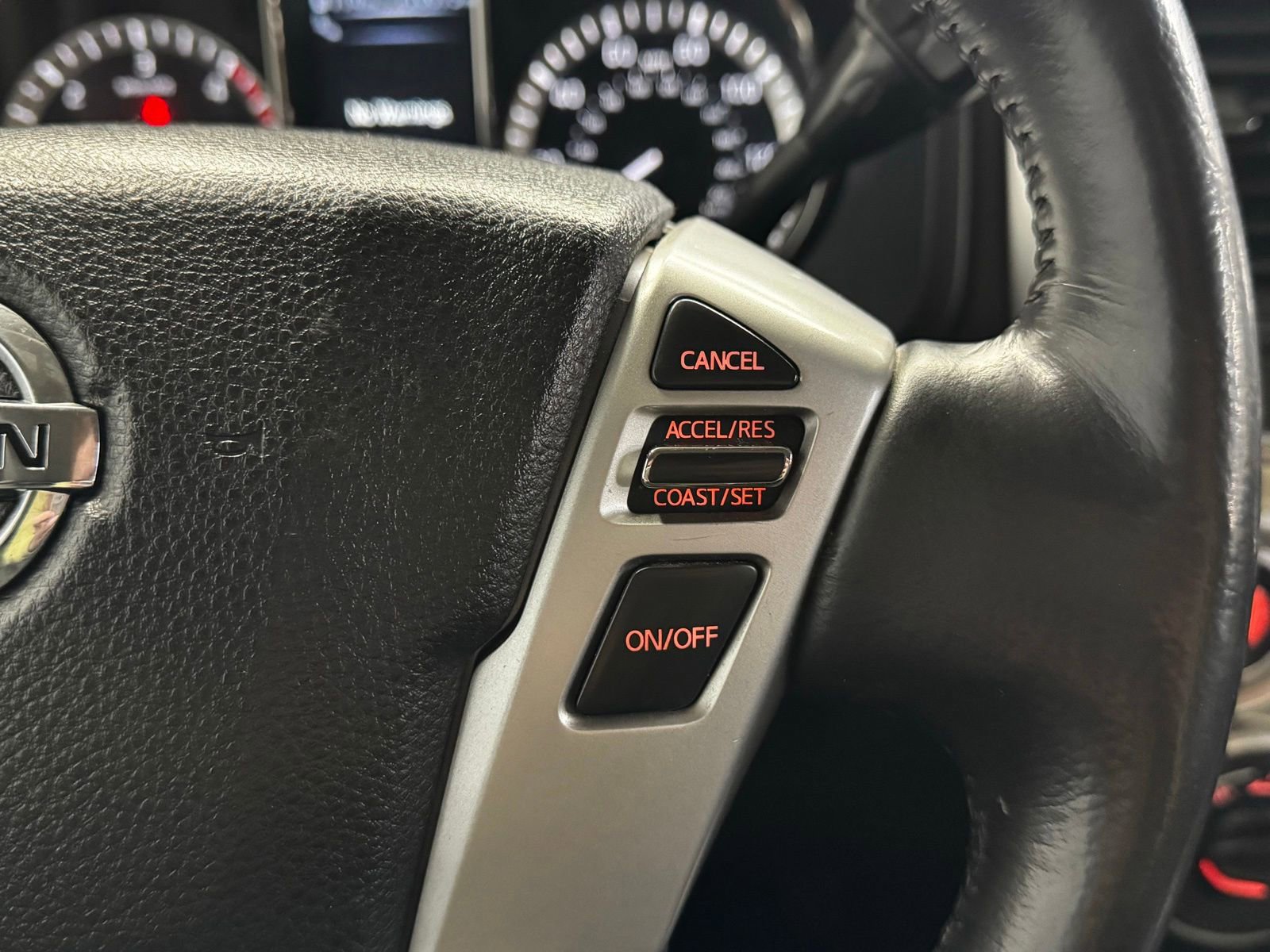 Used 2018 Nissan Titan SL w/ Chrome Package AWD/4WD image 14