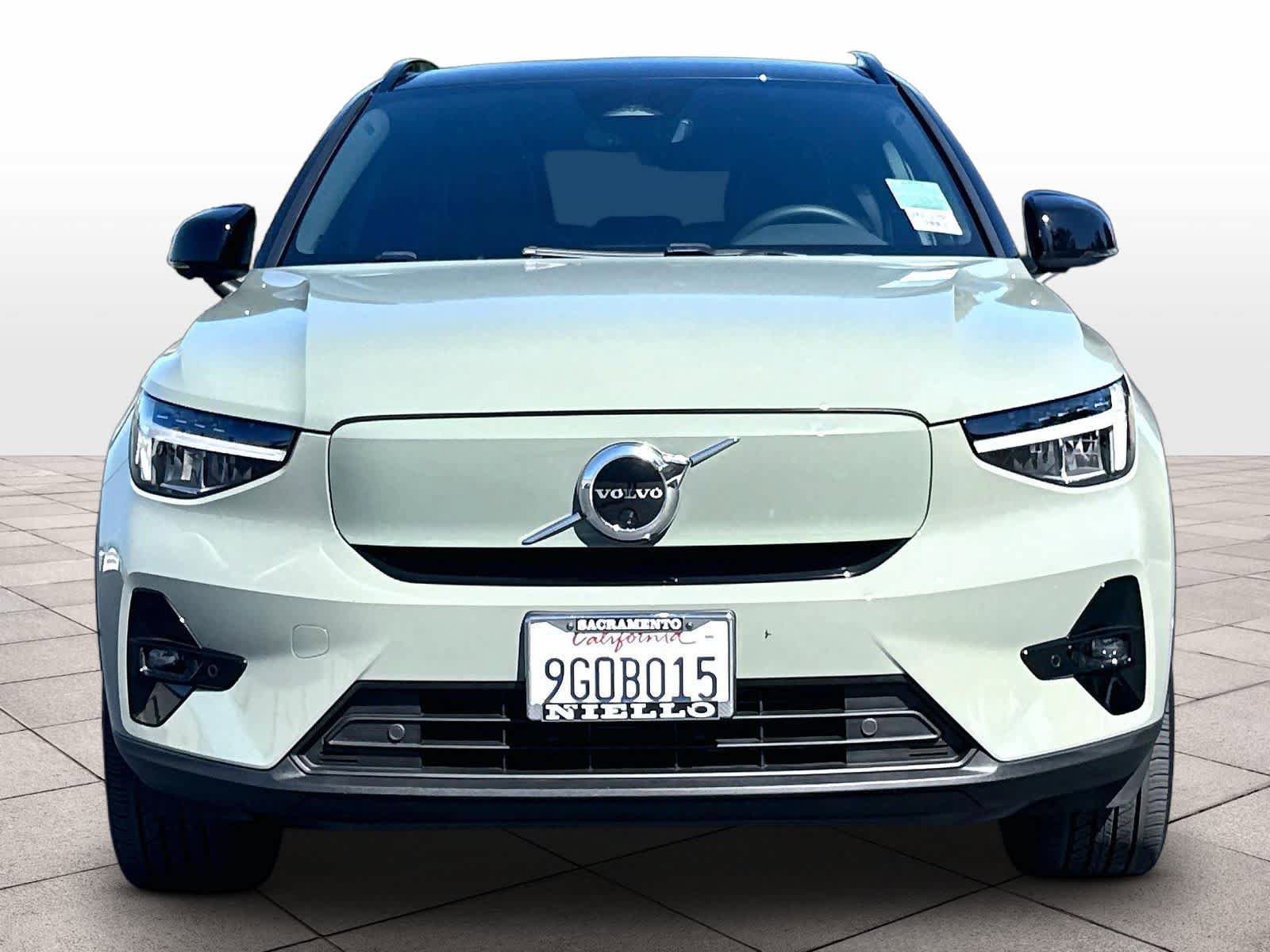 Used 2023 Volvo XC40 Recharge Plus AWD/4WD image 3