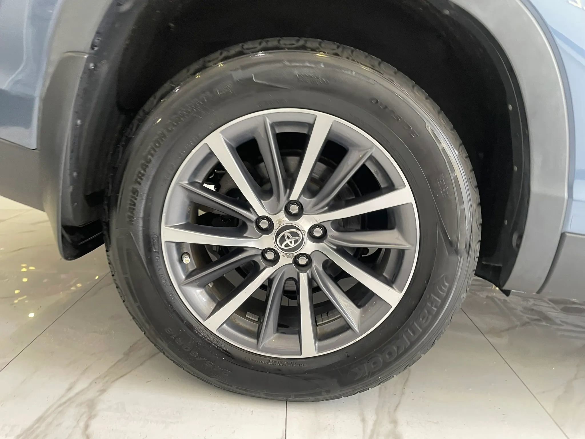 Used 2019 Toyota Highlander XLE AWD/4WD image 28