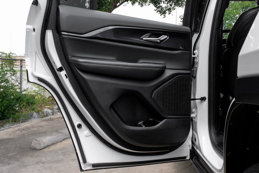 Used 2023 Jeep Grand Cherokee Altitude image 56