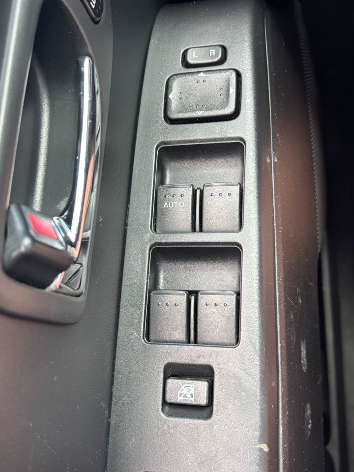 Used 2014 MAZDA MAZDA5 Sport FWD image 16