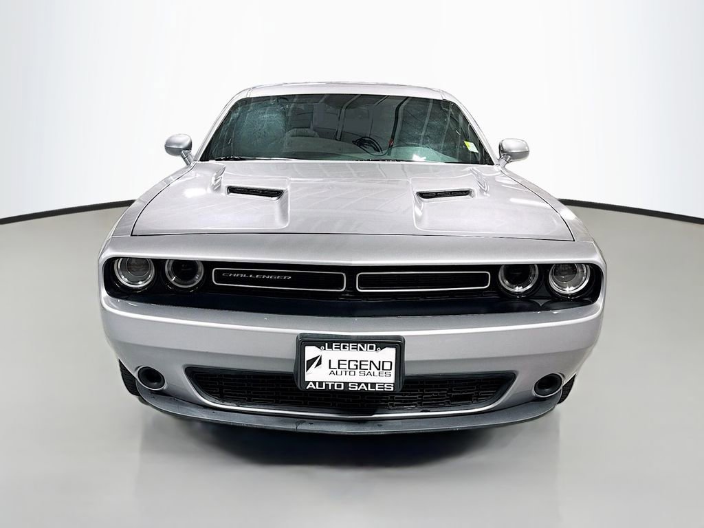 Used 2016 Dodge Challenger SXT RWD image 2