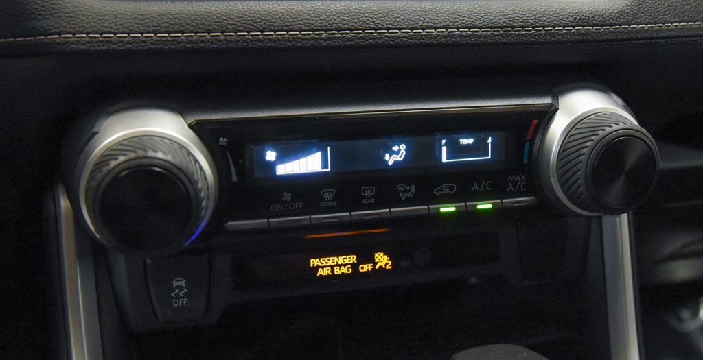 Used 2021 Toyota RAV4 LE image 18