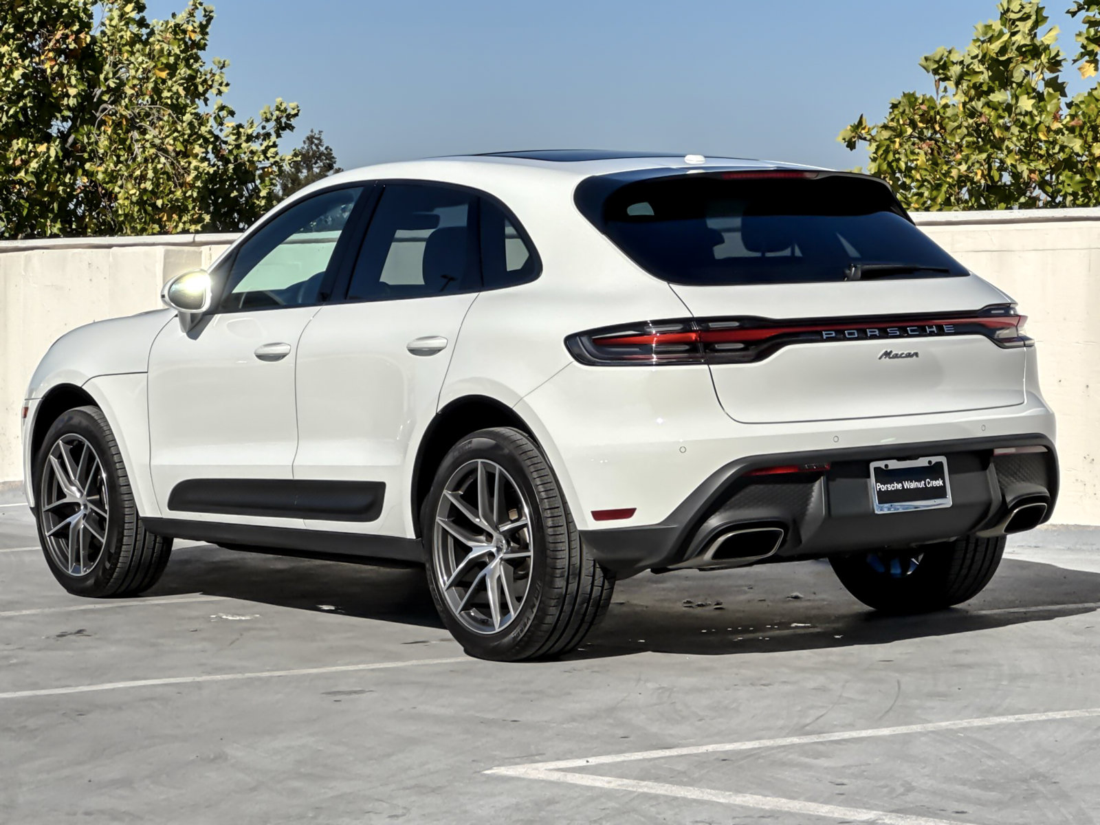 Certified 2026 Porsche Macan AWD/4WD image 4