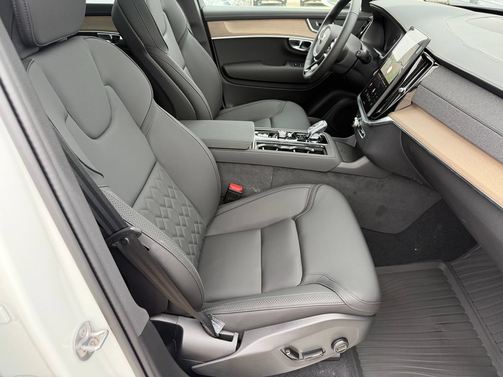 New 2026 Volvo XC90 T8 Plus w/ Protection Package Premier AWD/4WD image 9