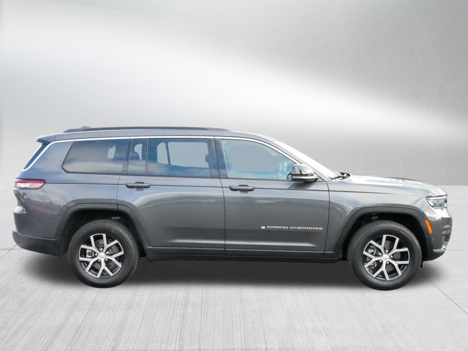 Used 2024 Jeep Grand Cherokee L Limited w/ Luxury Tech Group II image 8