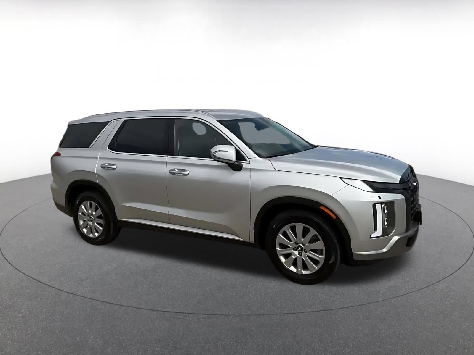 Used 2024 Hyundai Palisade SEL FWD image 2
