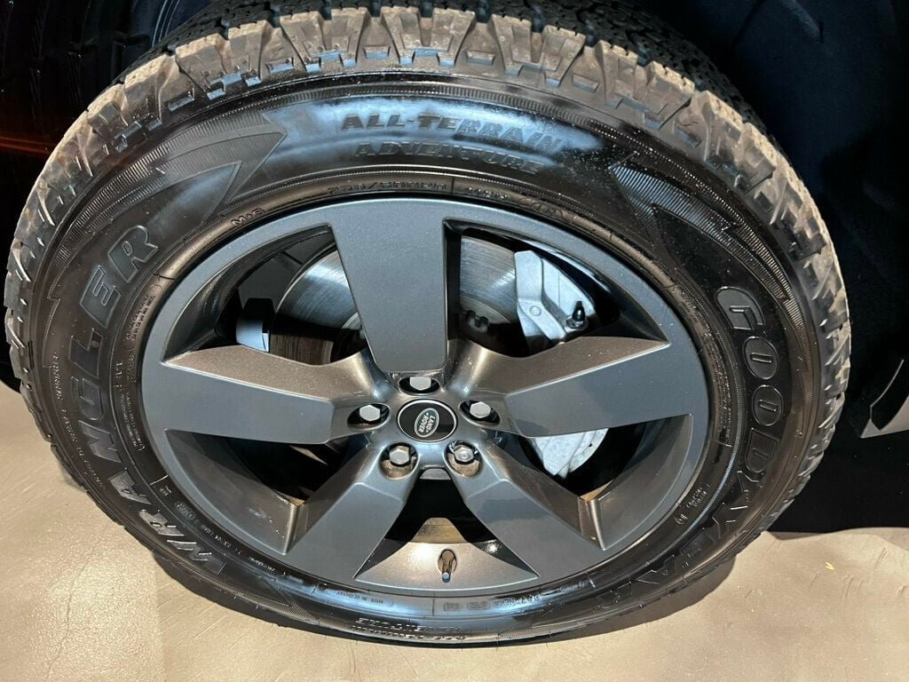 Used 2023 Land Rover Defender 90 SE AWD/4WD image 25