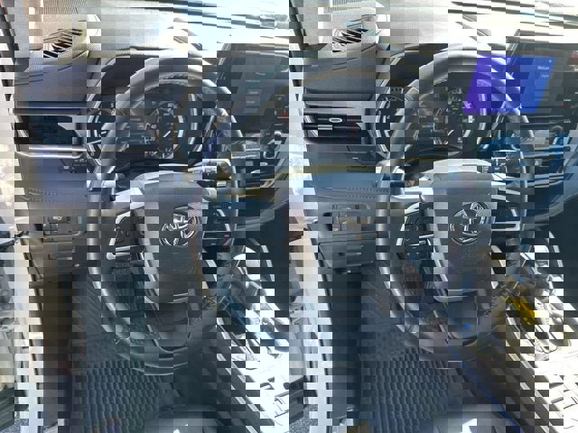 Used 2023 Toyota Highlander XLE image 13