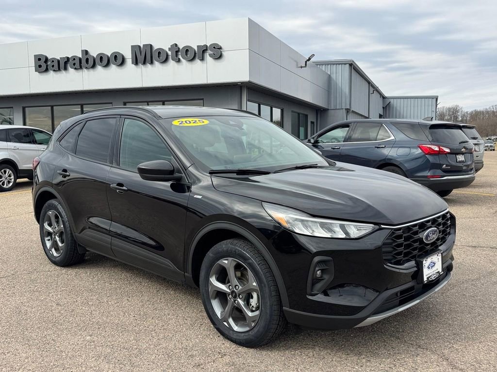 Used 2025 Ford Escape ST-Line Select AWD/4WD image 1