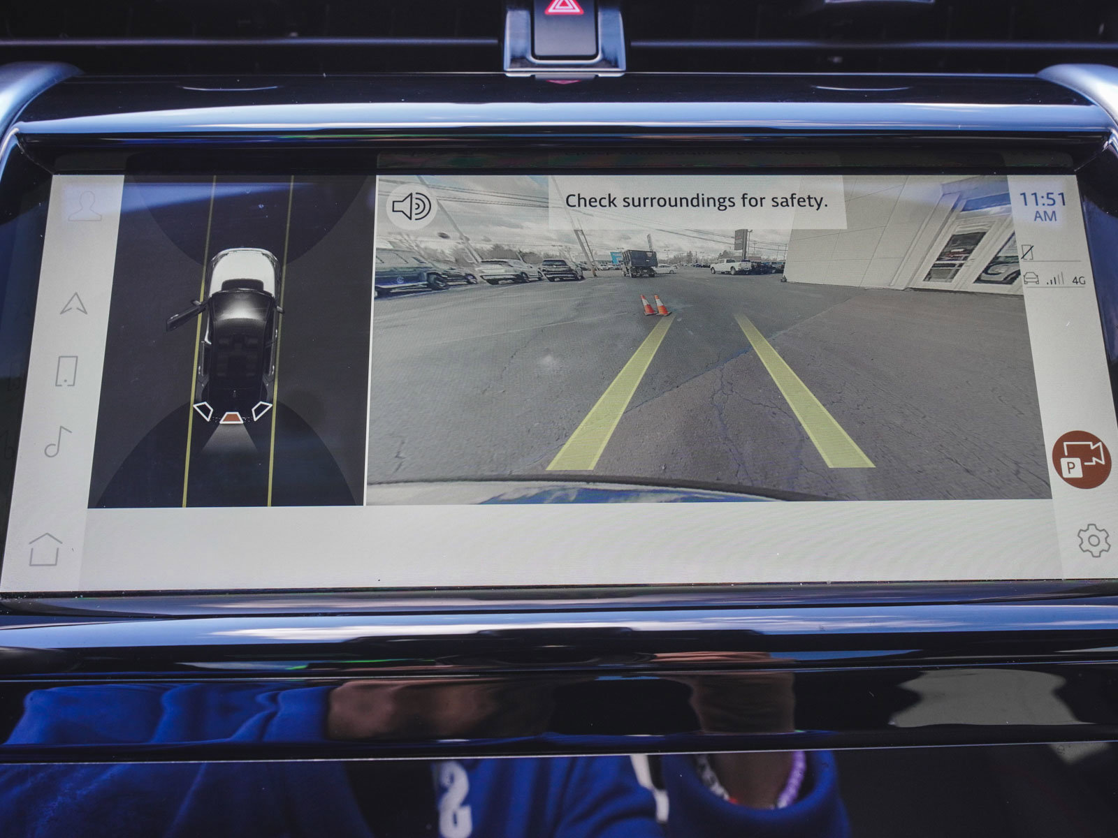 Used 2023 Land Rover Discovery Sport SE R-Dynamic image 19