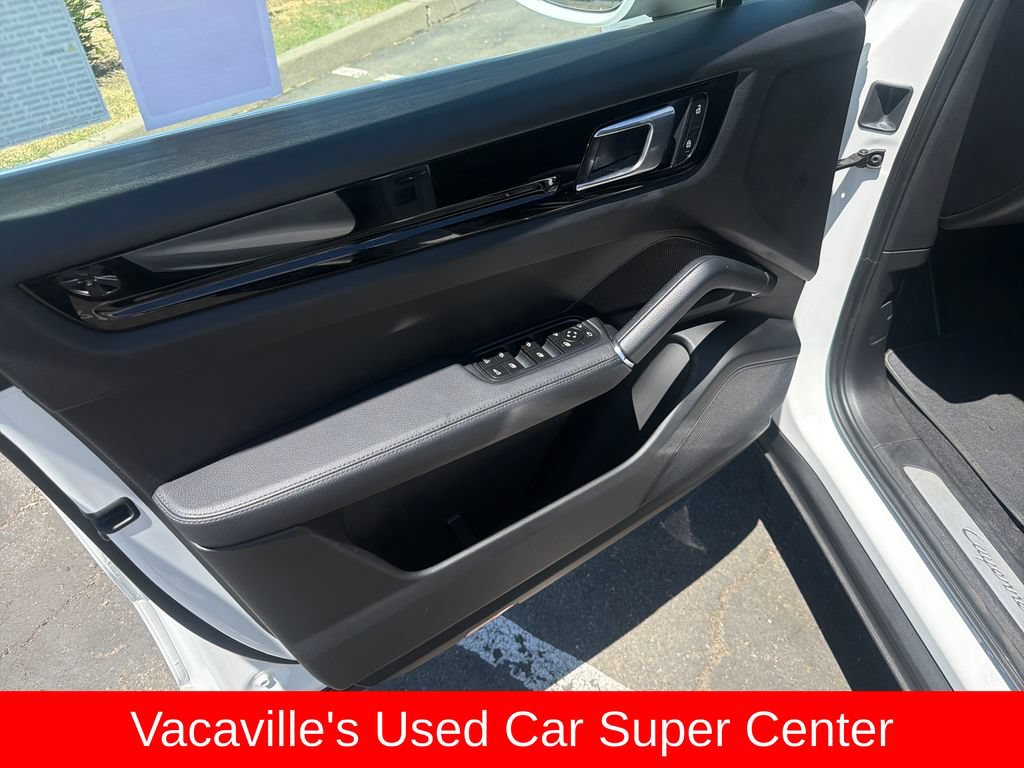 Used 2023 Porsche Cayenne AWD/4WD image 10