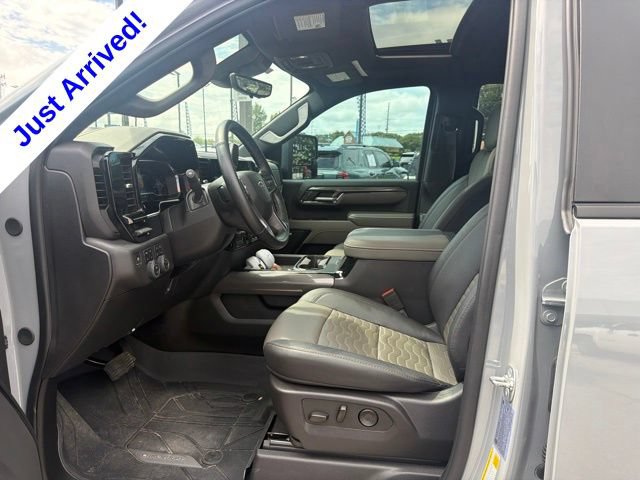Used 2025 Chevrolet Silverado 2500 ZR2 w/ Technology Package AWD/4WD image 9