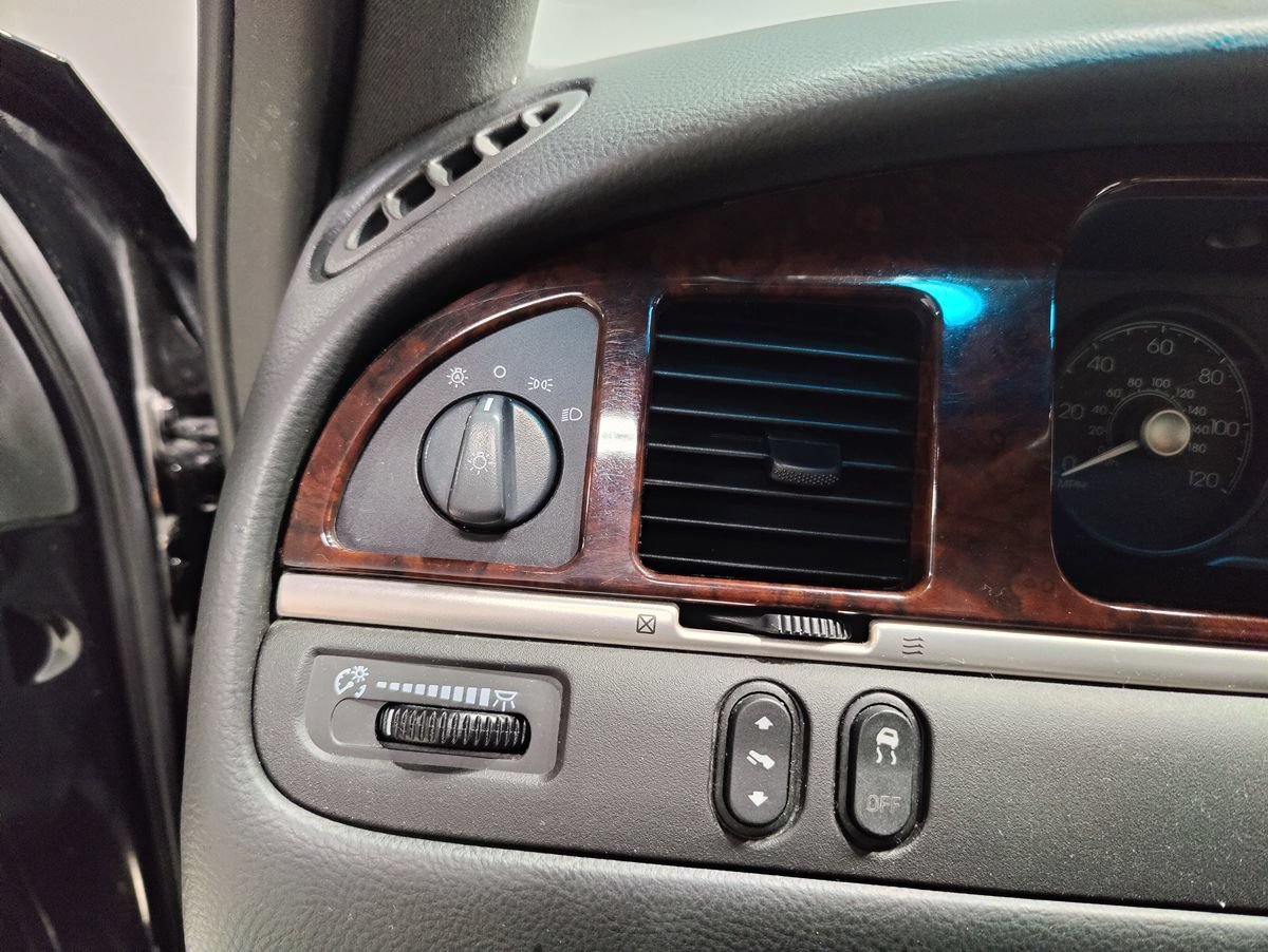 Used 2008 Lincoln Town Car Signature Limited RWD image 29
