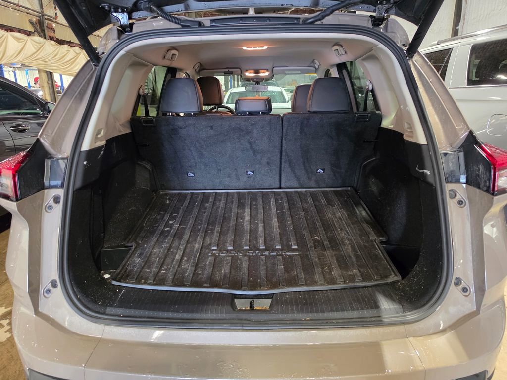 Used 2025 Nissan Rogue SV AWD/4WD image 8