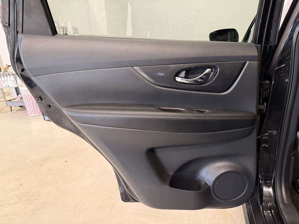 Used 2017 Nissan Rogue SV w/ Sun & Sound Touring Package image 16